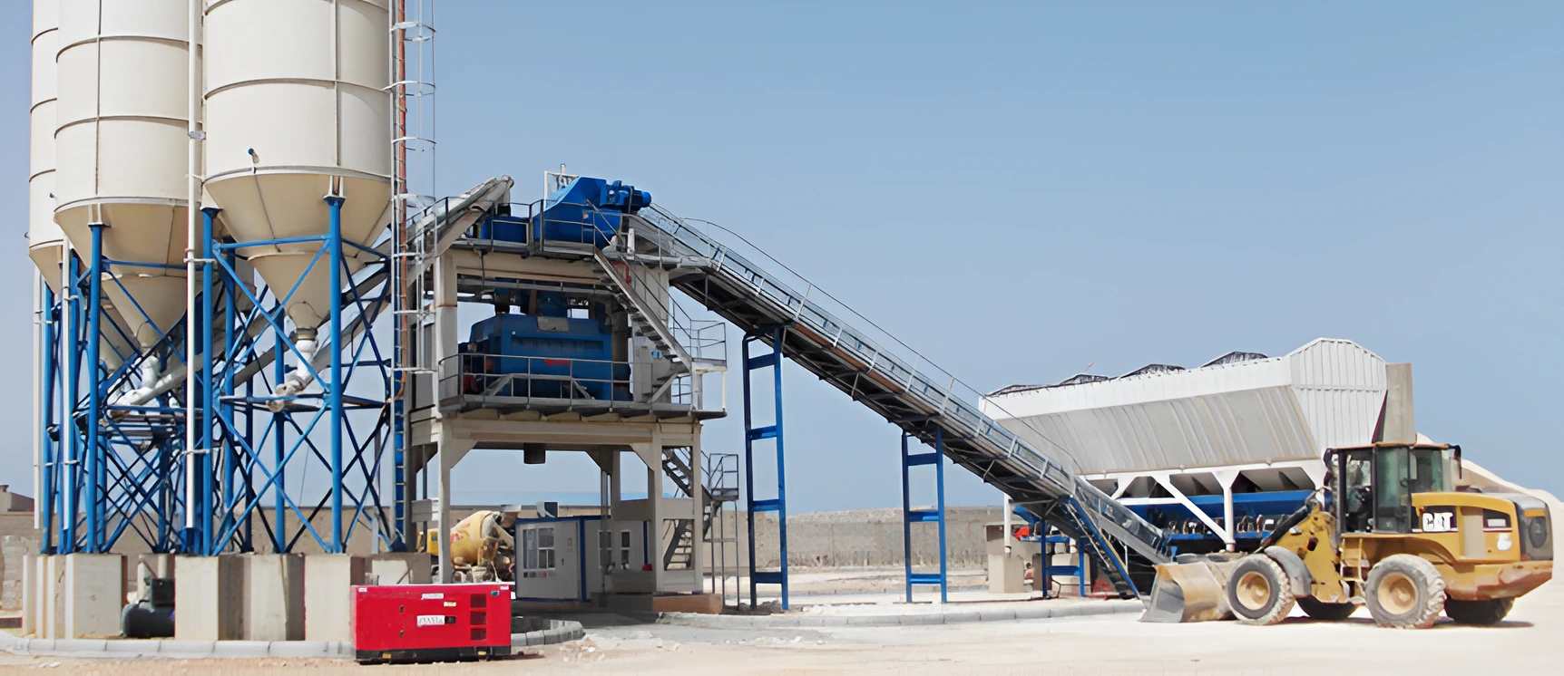Planta de concreto premezclado con silos y equipos de abastecimiento